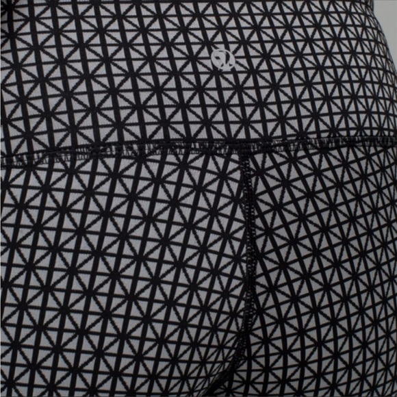 Lululemon Wunder Under Leggings - Picture 4 of 7